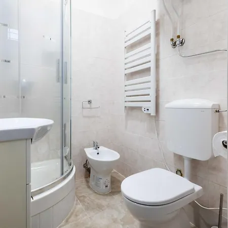 Apartment Guesthost - O&v Centro Modena