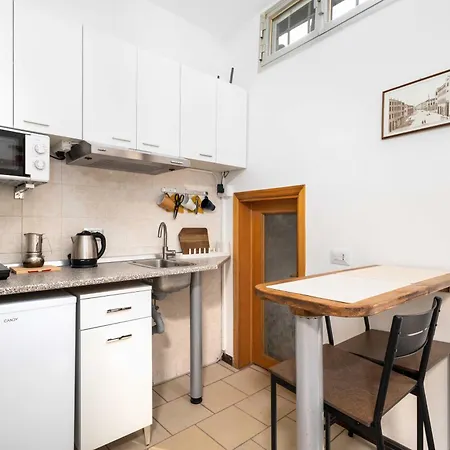 Guesthost - O&v Centro Apartment *